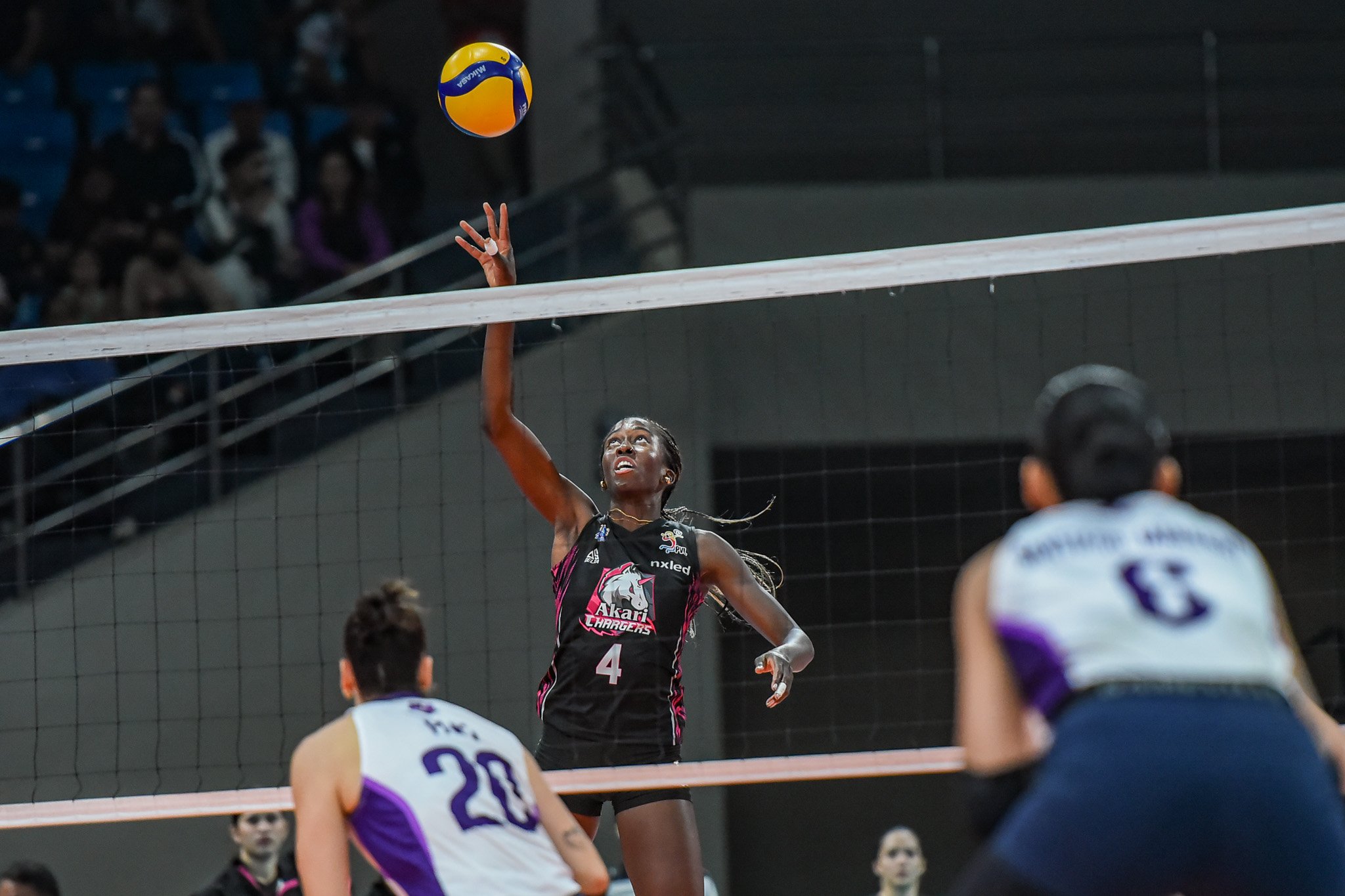 Okaro powers Akari charge